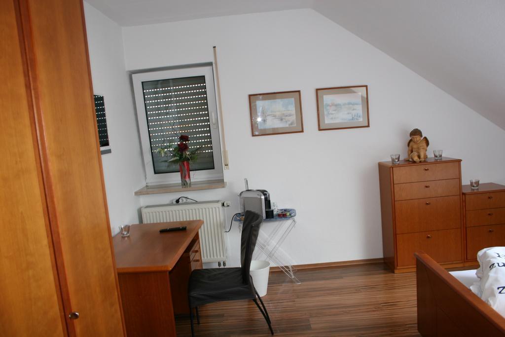 Gaestezimmer Hausaeckerweg Erlangen Exterior photo